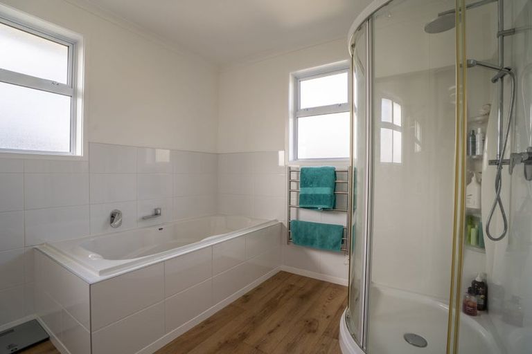 Photo of property in 43 Fyvie Avenue, Tawa, Wellington, 5028