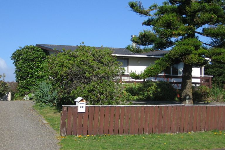 Photo of property in 42 Freyberg Crescent, Waikanae Beach, Waikanae, 5036