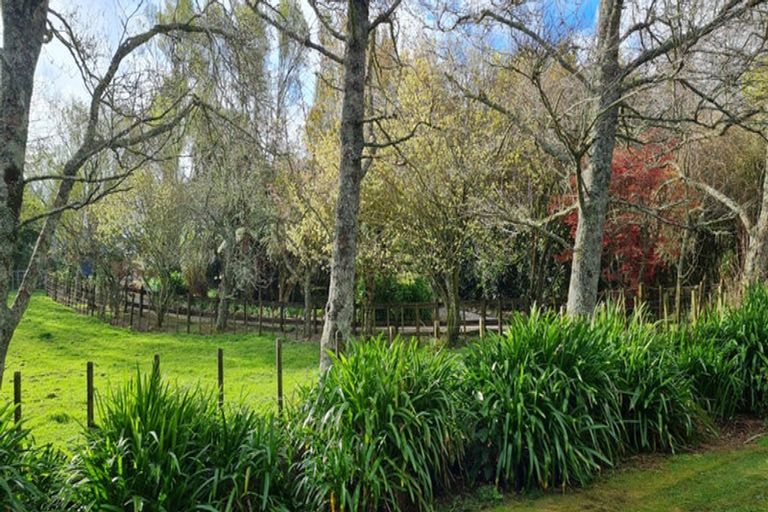 Photo of property in 311 Croydon Road, Midhirst, Stratford, 4394