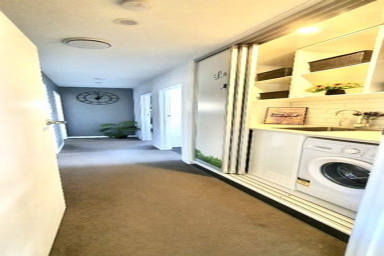 Photo of property in 1/109 Target Road, Totara Vale, Auckland, 0629