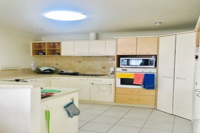 Photo of property in 15 Hillwell Drive, Henderson, Auckland, 0612
