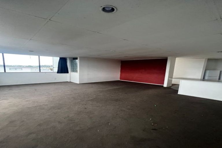 Photo of property in 9/80 Bruce Mclaren Road, Henderson, Auckland, 0612