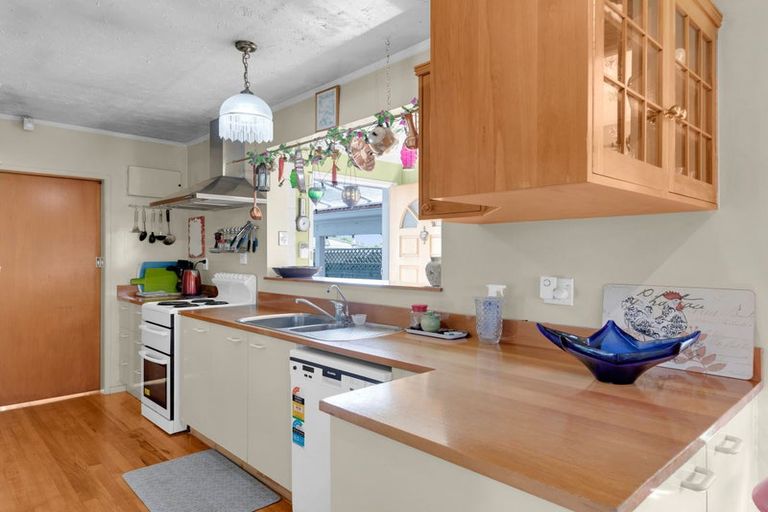 Photo of property in 60 Kawaha Point Road, Kawaha Point, Rotorua, 3010