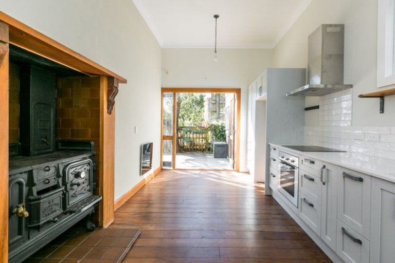 Photo of property in 129 Chaucer Road, Hospital Hill, Napier, 4110