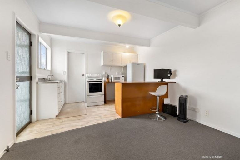 Photo of property in 10 Queens Drive, Kilbirnie, Wellington, 6022