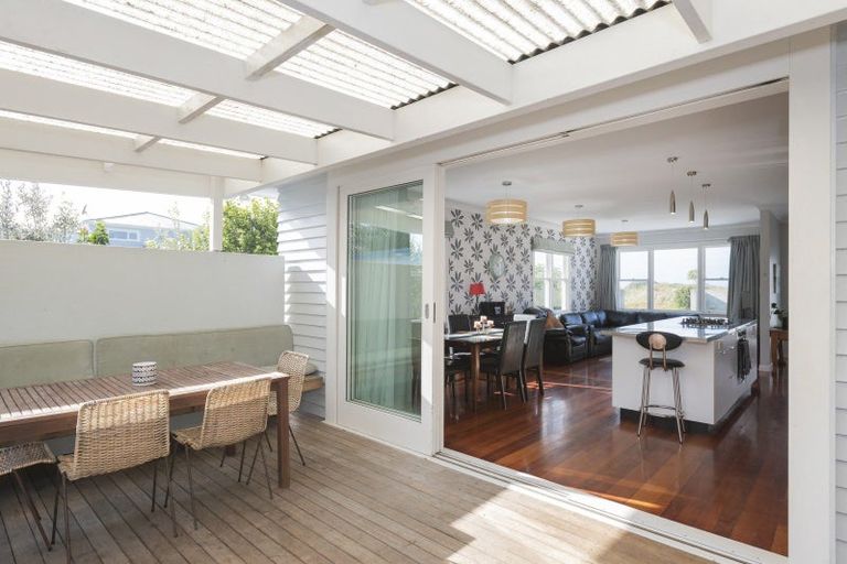 Photo of property in 28 Moana Road, Okitu, Gisborne, 4010