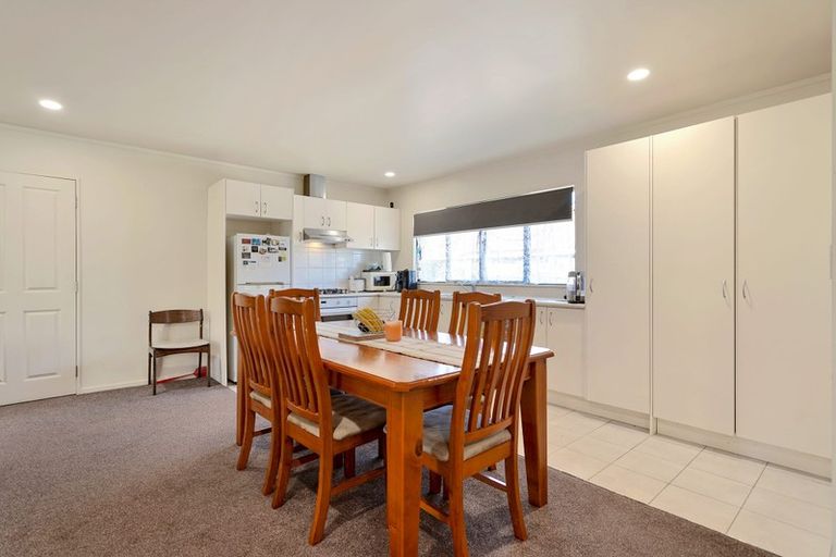 Photo of property in 29 Neta Grove, Henderson, Auckland, 0612