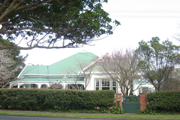 Photo of property in 58 Victoria Road, New Plymouth, 4310