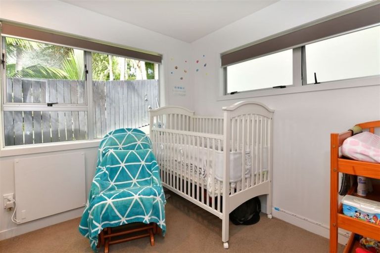 Photo of property in 43 Pohutukawa Avenue, Red Beach, 0932