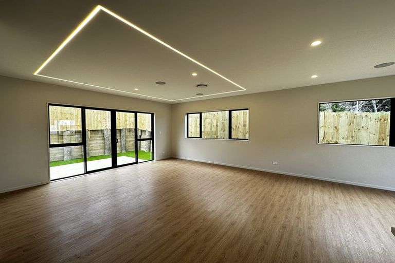 Photo of property in 8 Snuggery Loop, Orewa, 0931