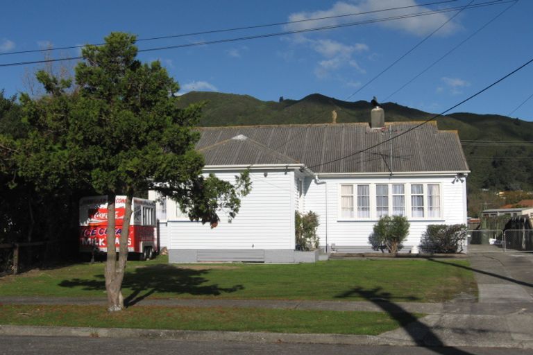 Photo of property in 33 Benge Crescent, Naenae, Lower Hutt, 5011