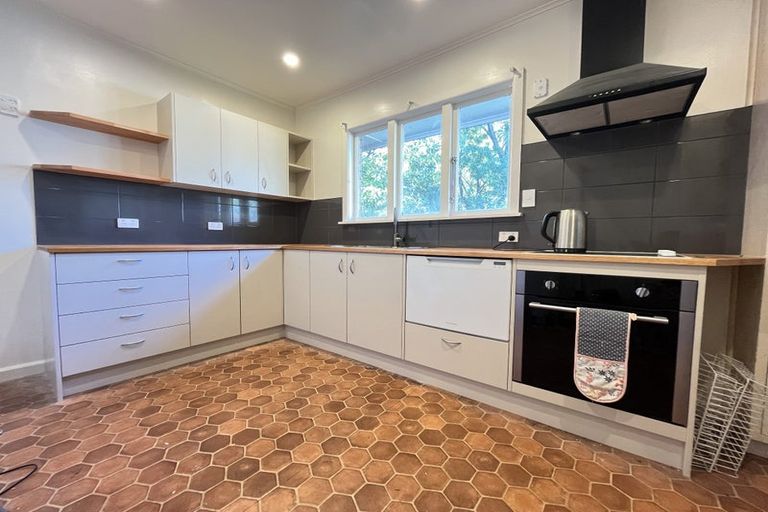 Photo of property in 31 Fifield Terrace, Waltham, Christchurch, 8023