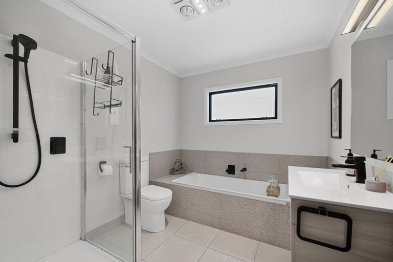 Photo of property in 6 Tuscan Lane, Martinborough, 5711