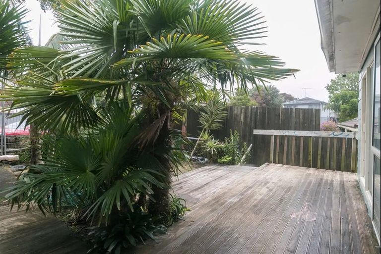 Photo of property in 6 Kilcar Place, Massey, Auckland, 0614