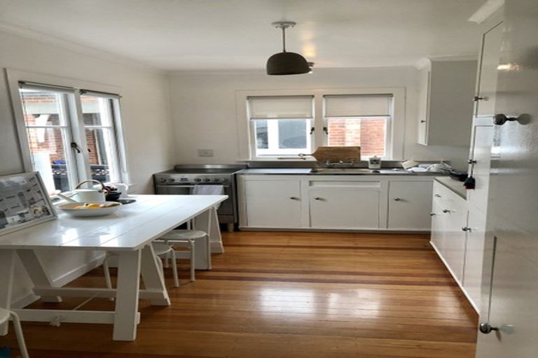 Photo of property in 77 Queen Street, Northcote Point, Auckland, 0627