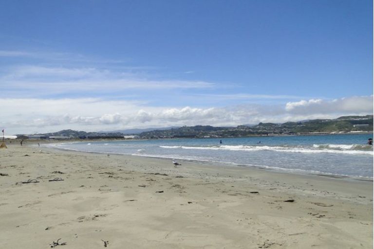 Photo of property in 87 Queens Drive, Lyall Bay, Wellington, 6022