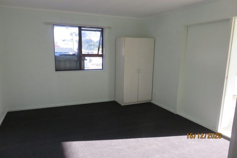 Photo of property in 2/328 East Coast Road, Sunnynook, Auckland, 0632