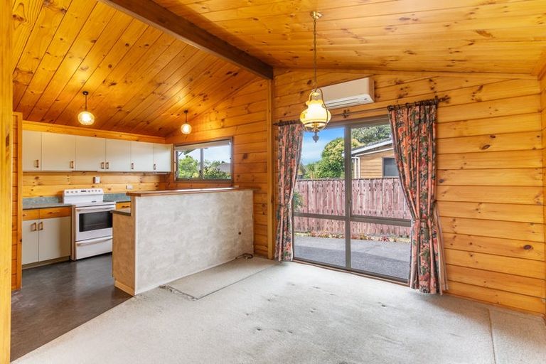 Photo of property in 17 Booker Place, Weymouth, Auckland, 2103