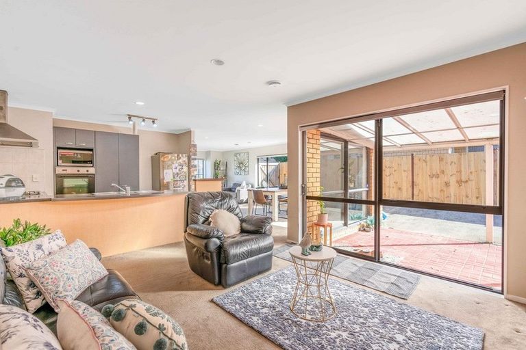 Photo of property in 57 Magic Way, Randwick Park, Auckland, 2105