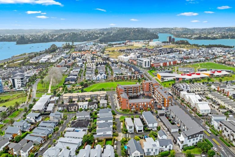 Photo of property in 4 Vincent Lane, Hobsonville, Auckland, 0616