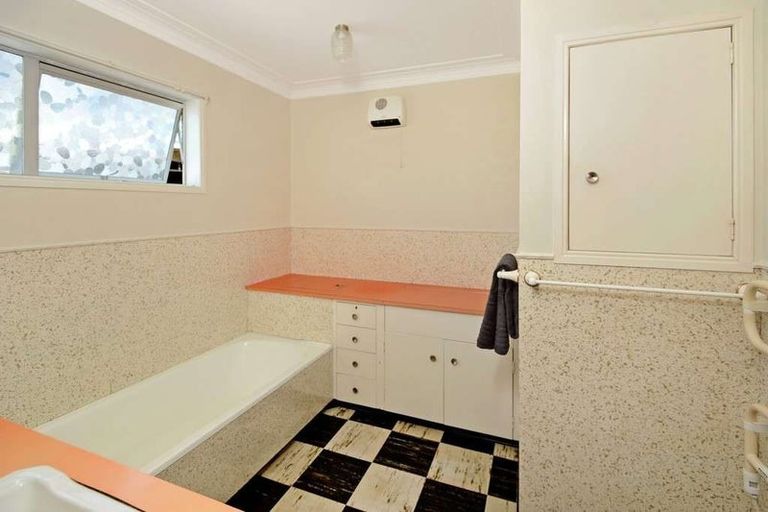 Photo of property in 51 Sunset Road, Totara Vale, Auckland, 0632