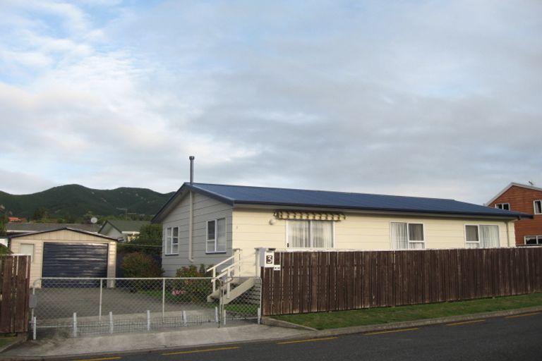 Photo of property in 3 Redwood Close, Paraparaumu, 5032