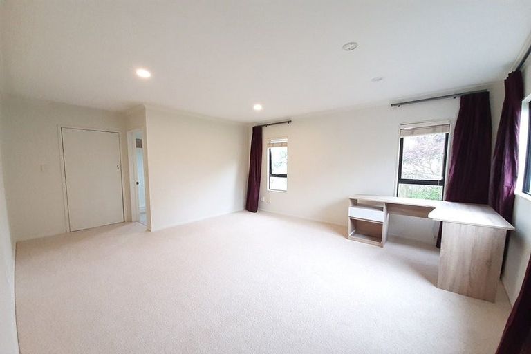 Photo of property in 17 Crimson Park, Oteha, Auckland, 0632
