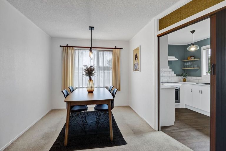 Photo of property in 53 Manu Crescent, Upper Vogeltown, New Plymouth, 4310