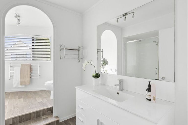 Photo of property in 73 Gilbass Avenue, Hamilton Lake, Hamilton, 3204