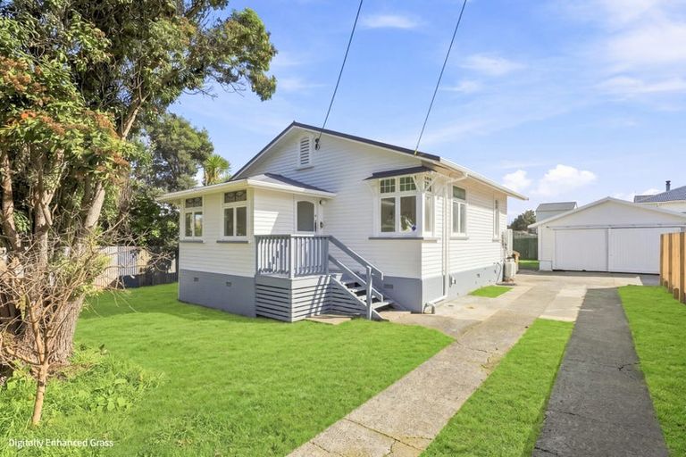Photo of property in 1 Karewa Street, Castlecliff, Whanganui, 4501
