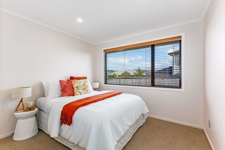 Photo of property in 5 Paparoa Crescent, Aotea, Porirua, 5024