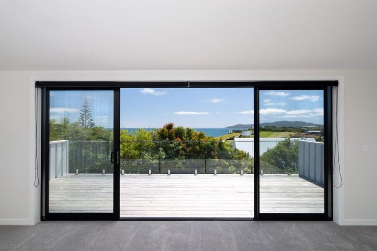 Photo of property in 77 Stratford Drive, Cable Bay, 0420