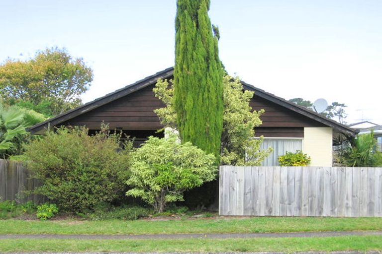 Photo of property in 48 Prince Regent Drive, Half Moon Bay, Auckland, 2012