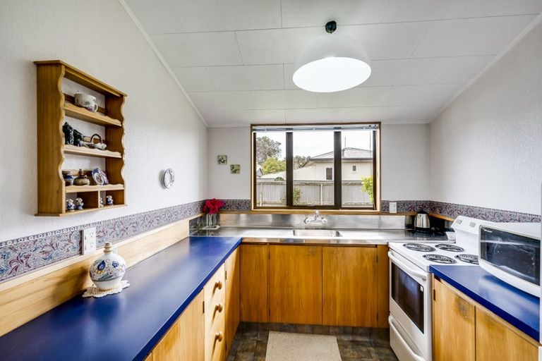 Photo of property in 2/64 Avondale Road, Taradale, Napier, 4112