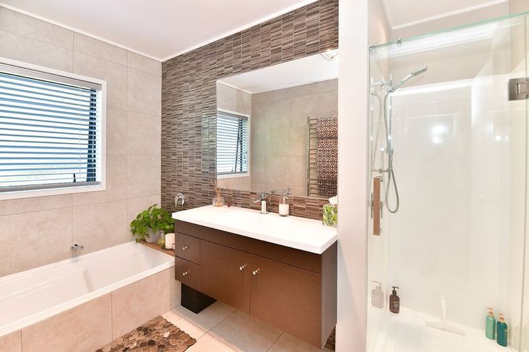 Photo of property in 119 Waldorf Crescent, Orewa, 0931