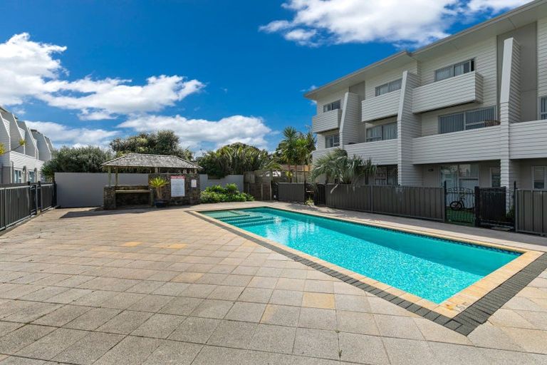 Photo of property in 14/3 Riverside Road, Orewa, 0931