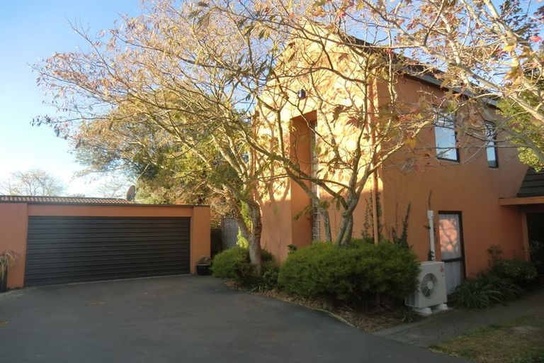 Photo of property in 2/240a Condell Avenue, Papanui, Christchurch, 8053