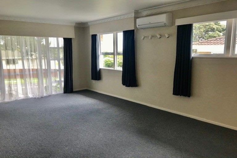 Photo of property in 1/1 Wycherley Drive, Bucklands Beach, Auckland, 2014