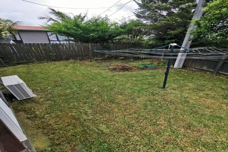 Photo of property in 1/79a Colwill Road, Massey, Auckland, 0614