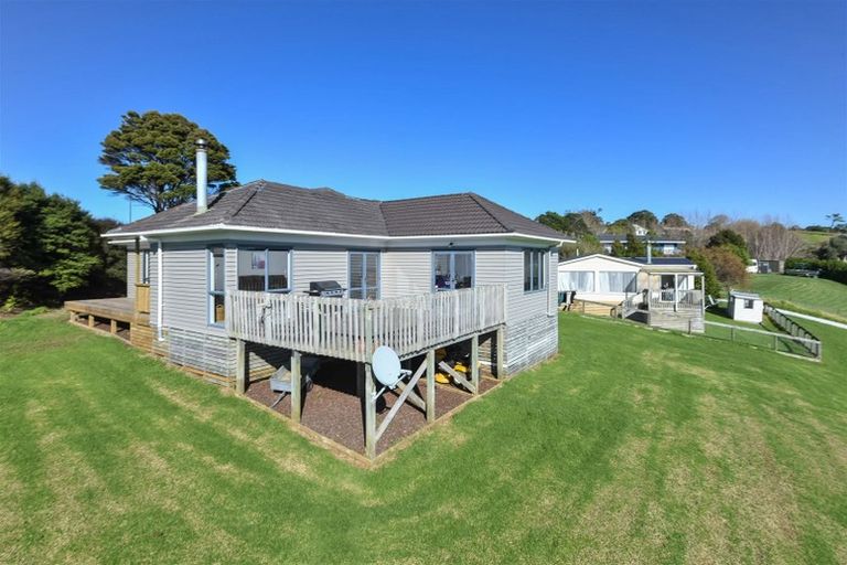 Photo of property in 36 Roberts Road, Matakatia, Whangaparaoa, 0930