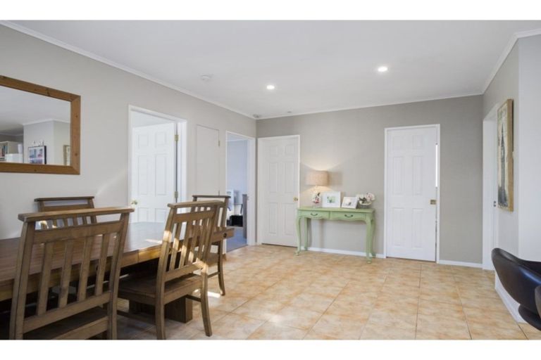 Photo of property in 11 Dawn Place, Waiuku, 2123