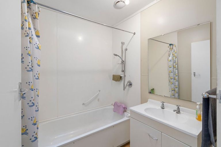 Photo of property in 1/4 Mckenzie Street, Levin, 5510