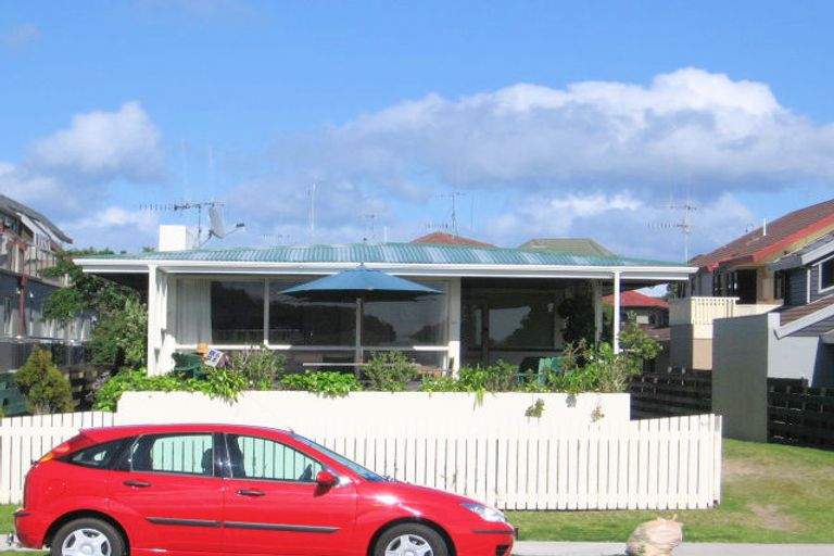 Photo of property in 43 Marine Parade, Mount Maunganui, 3116