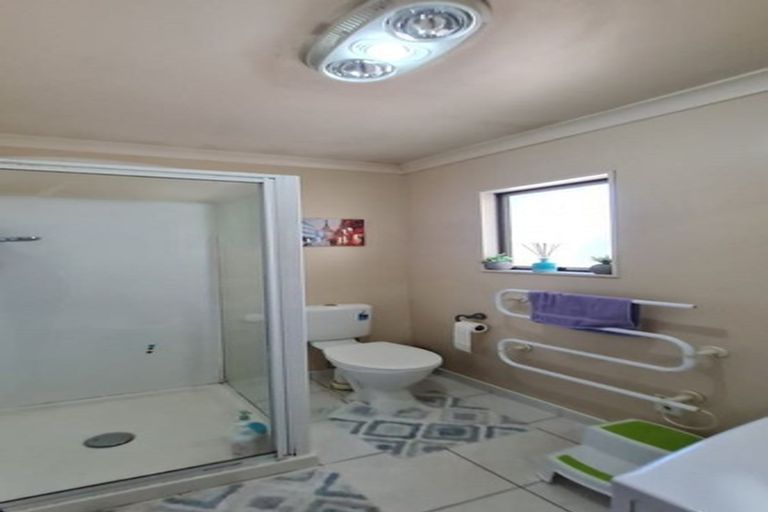 Photo of property in 34 Jadewynn Drive, Massey, Auckland, 0614