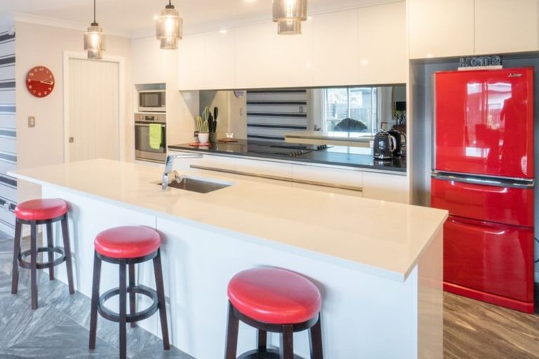 Photo of property in 3 Freedom Drive, Kelvin Grove, Palmerston North, 4414