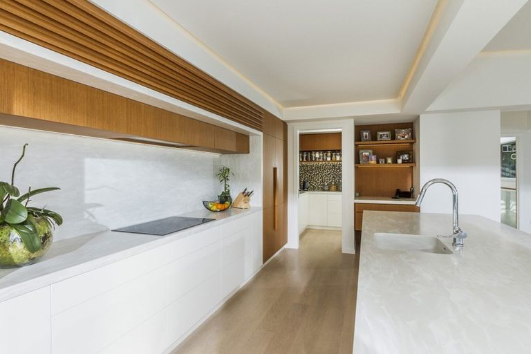 Photo of property in 31 Chelverton Terrace, Red Beach, 0932