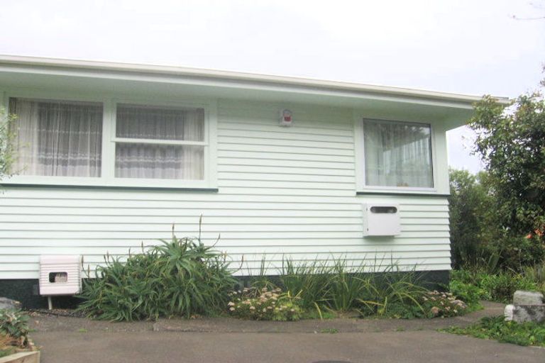 Photo of property in 2/14 Walnut Way, Maungaraki, Lower Hutt, 5010