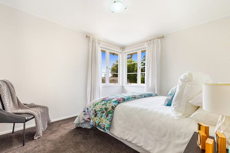 Photo of property in 43 Vodanovich Road, Te Atatu South, Auckland, 0610