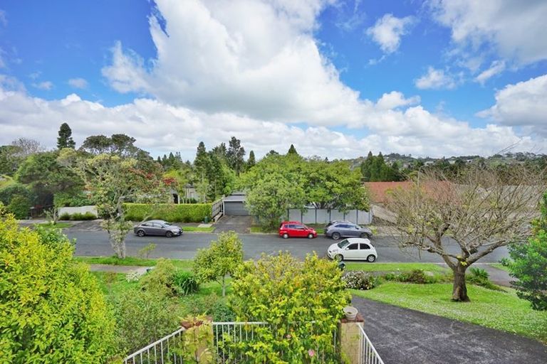 Photo of property in 17 Barlow Place, Chatswood, Auckland, 0626