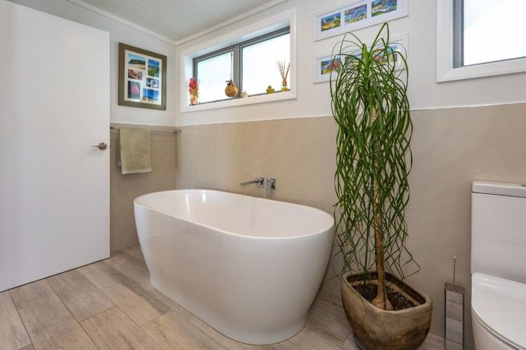 Photo of property in 202 Onemana Drive, Onemana, Whangamata, 3691